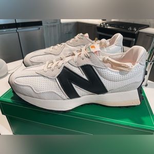 New Balance 327 Casablanca White/Black Size 9.5